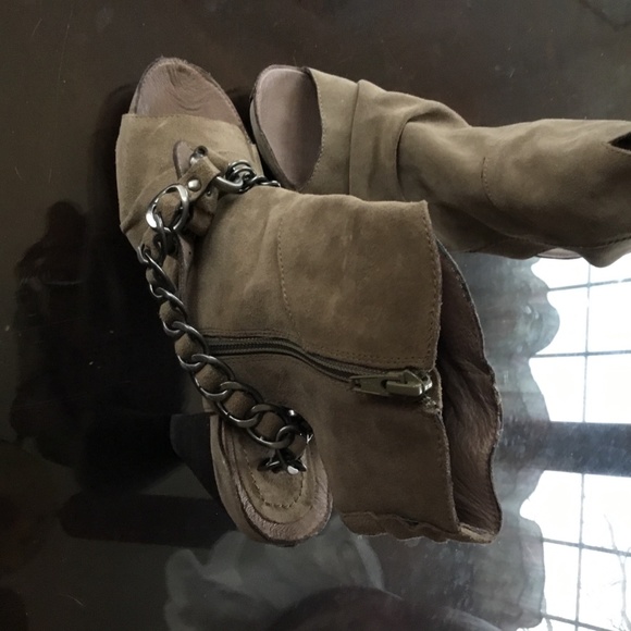 Short boots - Picture 2 of 2